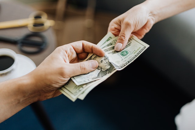 hands exchanging money-1