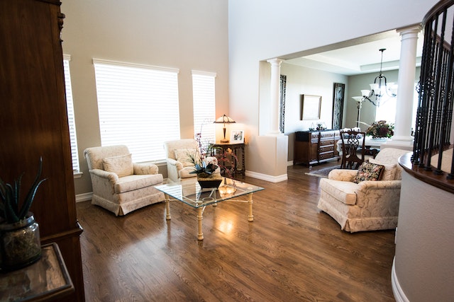 living room chairs with coffee table